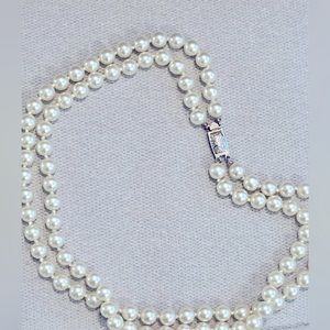 Layered pearl necklace
